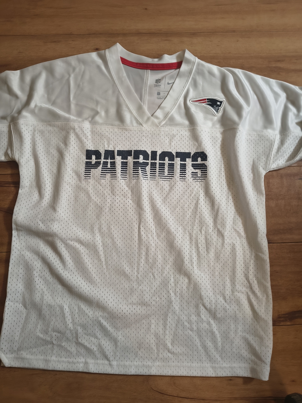 Nike Womens White New England Patriots Mesh Football Tee